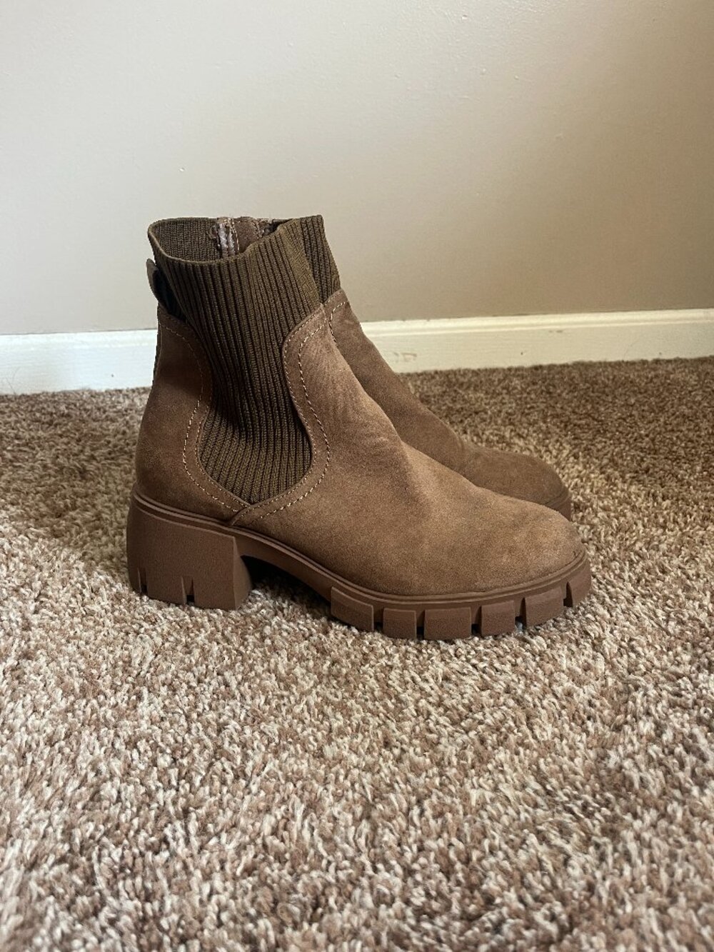 American Eagle women's leather boots - size 10 - like new